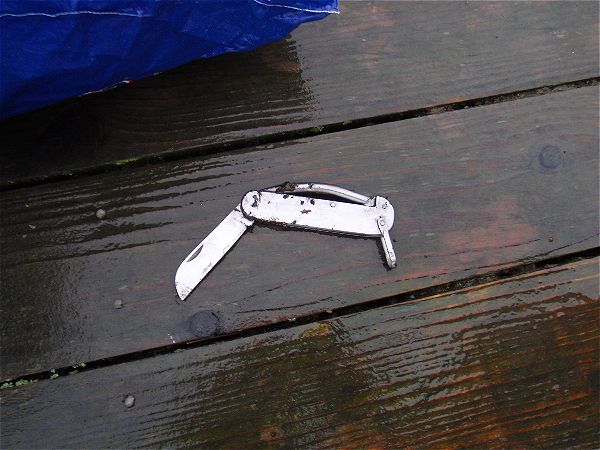 Pocket knife found during magnet fishing